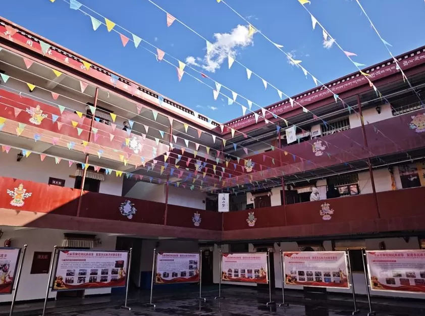 拉萨一社区供游客免费吸氧两年多，教百余藏族百姓学会普通话-第8张图片-