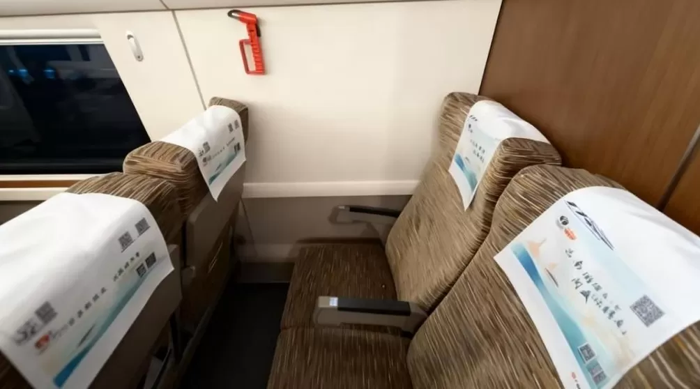 靠窗无窗,高铁车票座位标注该不该“开窗见山”?-第1张图片- 靠窗无窗,高铁车票座位标注该不该“开窗见山”?-第1张图片-