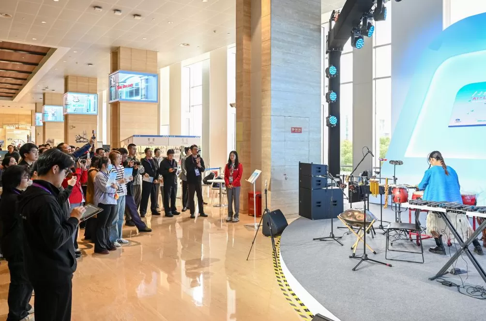 进博直击｜科技与音乐融合，“AI+LIVE” 演出亮相-第2张图片-