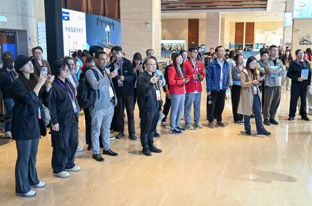 进博直击｜科技与音乐融合，“AI+LIVE” 演出亮相-第4张图片-