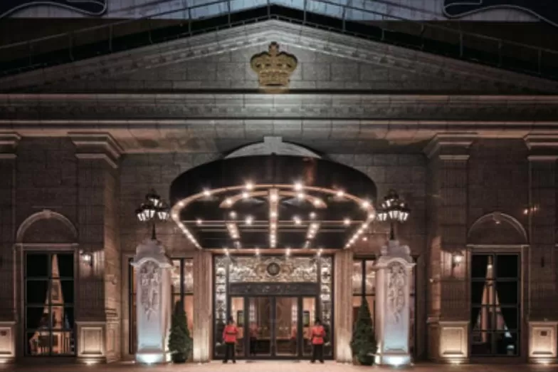 澳门知名娱乐场英皇宫殿停运,老板是英皇杨受成!大堂曾铺满78公斤千足黄金-第3张图片- 澳门知名娱乐场英皇宫殿停运,老板是英皇杨受成!大堂曾铺满78公斤千足黄金-第3张图片-