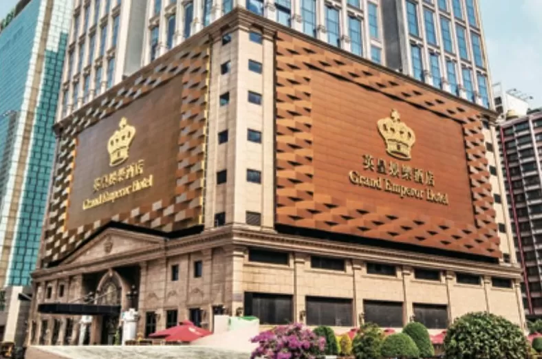 澳门知名娱乐场英皇宫殿停运,老板是英皇杨受成!大堂曾铺满78公斤千足黄金-第2张图片- 澳门知名娱乐场英皇宫殿停运,老板是英皇杨受成!大堂曾铺满78公斤千足黄金-第2张图片-