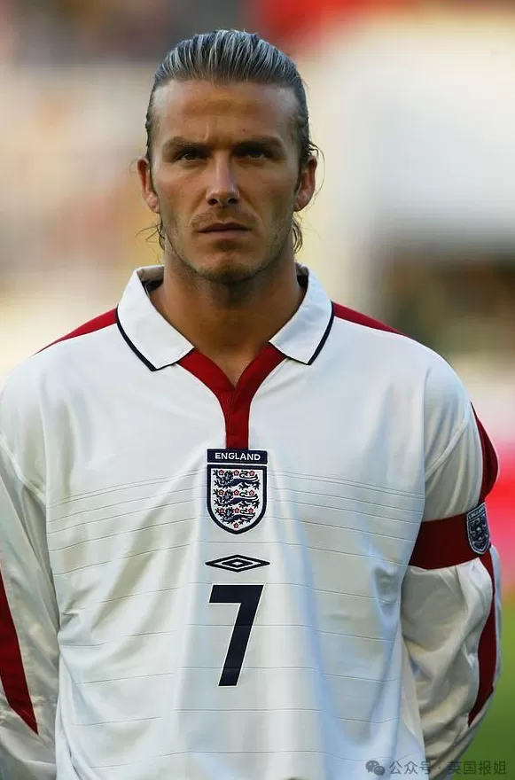 贝克汉姆正式封爵!维多利亚携全家盛装庆贺,好大儿和儿媳依然不给面子没来-第9张图片- 贝克汉姆正式封爵!维多利亚携全家盛装庆贺,好大儿和儿媳依然不给面子没来-第9张图片-