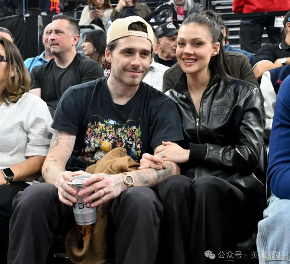 贝克汉姆正式封爵!维多利亚携全家盛装庆贺,好大儿和儿媳依然不给面子没来-第16张图片- 贝克汉姆正式封爵!维多利亚携全家盛装庆贺,好大儿和儿媳依然不给面子没来-第16张图片-