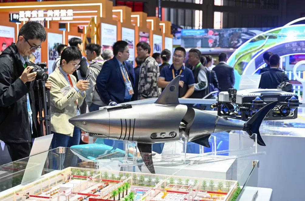 进博直击｜中国馆展示570件展品，众多前沿科技展品吸睛-第5张图片-