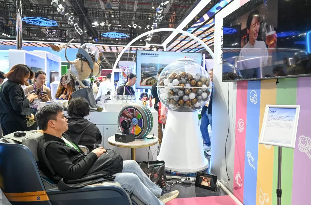 进博直击｜中国馆展示570件展品，众多前沿科技展品吸睛-第6张图片-