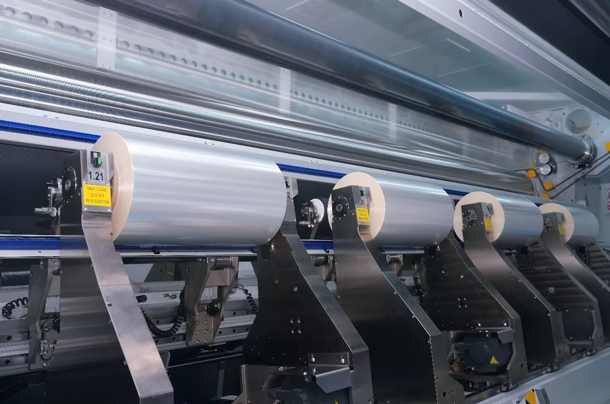 锚定新能源“黄金赛道”,打造第二增长曲线!中仑新材新一代高端电容膜投产-第2张图片- 锚定新能源“黄金赛道”,打造第二增长曲线!中仑新材新一代高端电容膜投产-第2张图片-