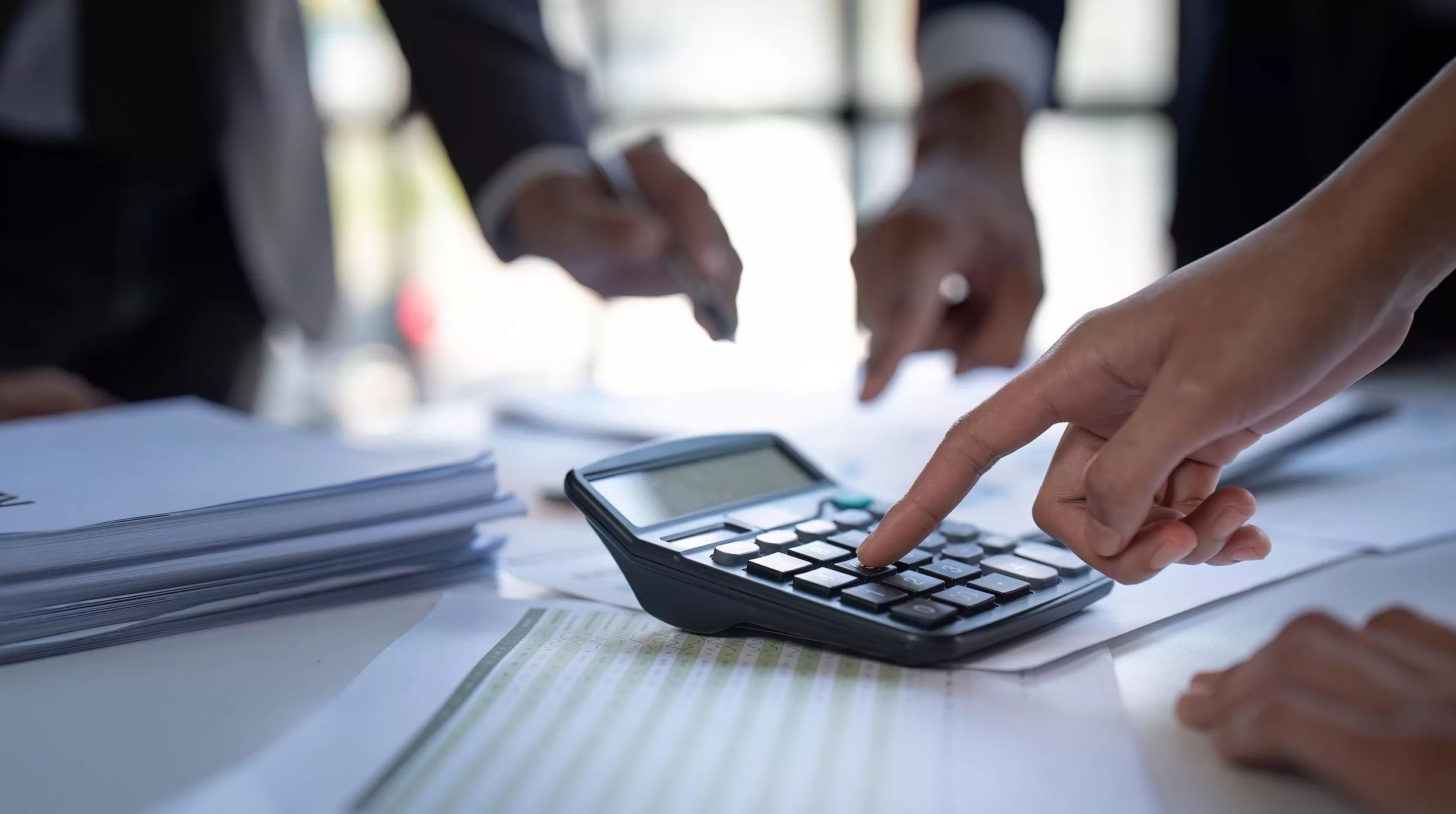 美最高法就关税合法性召开庭辩，多数大法官初步认为特朗普越权-第1张图片-