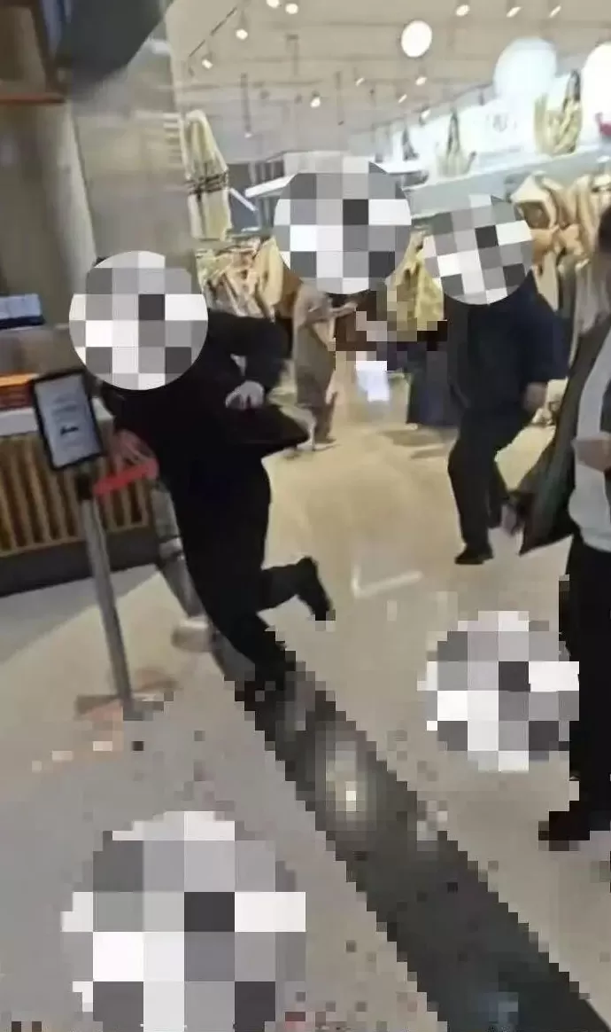 胖东来发布奖励公示!20万元重奖“伤人事件”中见义勇为的20名员工-第3张图片- 胖东来发布奖励公示!20万元重奖“伤人事件”中见义勇为的20名员工-第3张图片-