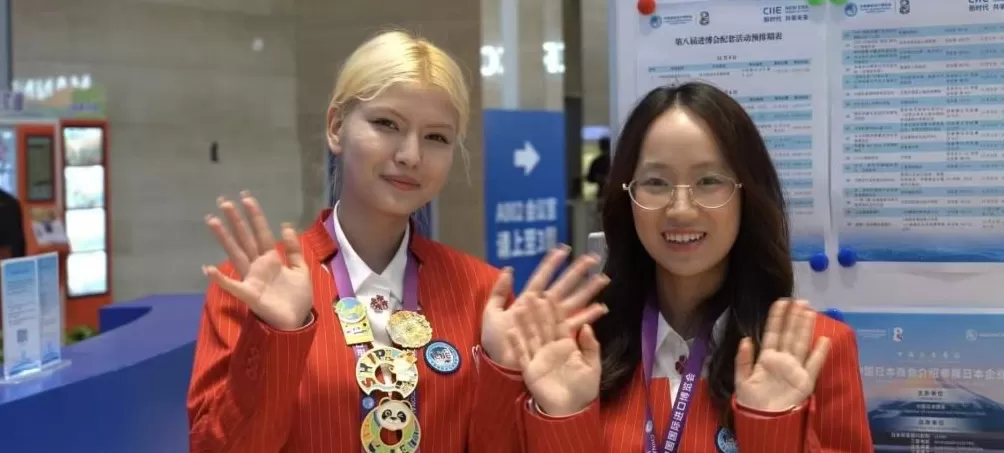 进博会志愿者之家揭牌启用,首届小语种“小叶子”上岗-第2张图片- 进博会志愿者之家揭牌启用,首届小语种“小叶子”上岗-第2张图片-