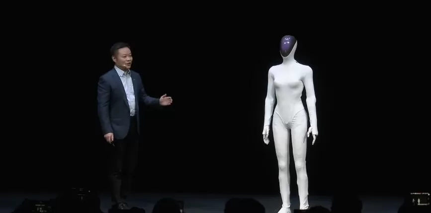 女机器人被质疑藏真人,何小鹏视频回应后公司股价拉升-第3张图片- 女机器人被质疑藏真人,何小鹏视频回应后公司股价拉升-第3张图片-