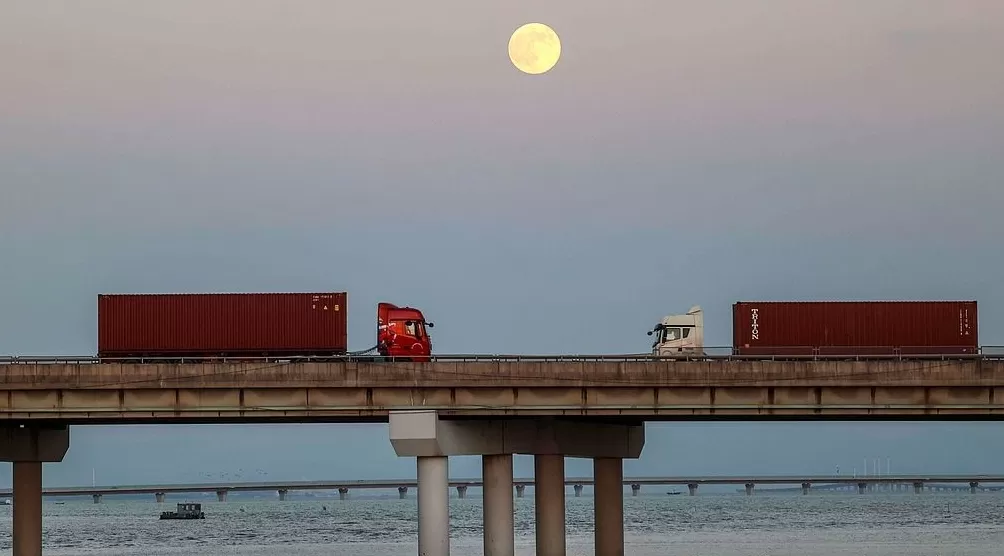 城事|超惊艳!全球美图:35.7万公里外“超级月亮”-第2张图片- 城事|超惊艳!全球美图:35.7万公里外“超级月亮”-第2张图片-