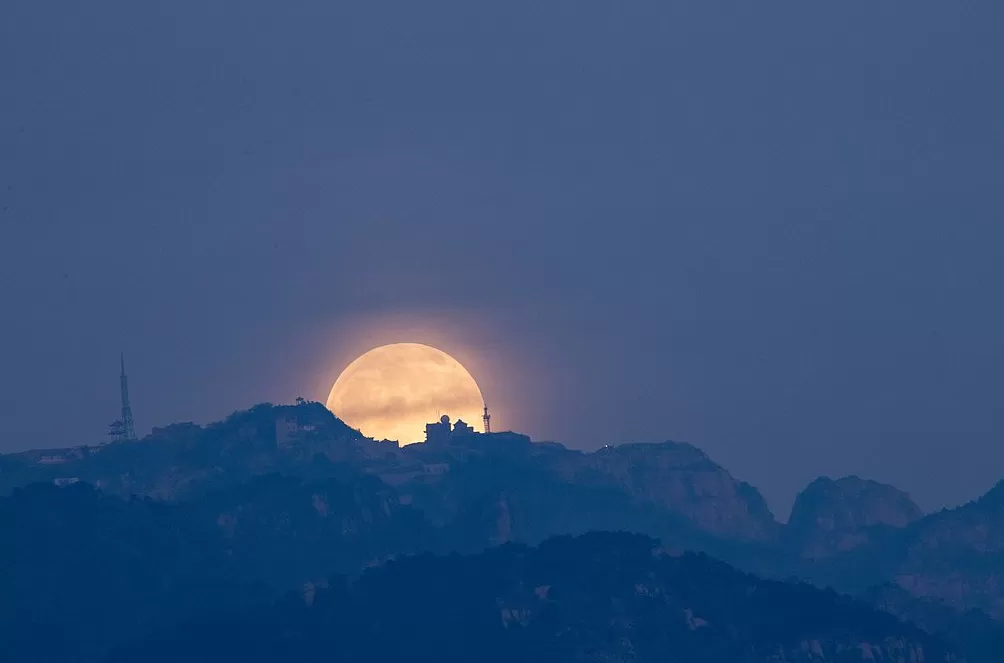 城事|超惊艳!全球美图:35.7万公里外“超级月亮”-第5张图片- 城事|超惊艳!全球美图:35.7万公里外“超级月亮”-第5张图片-