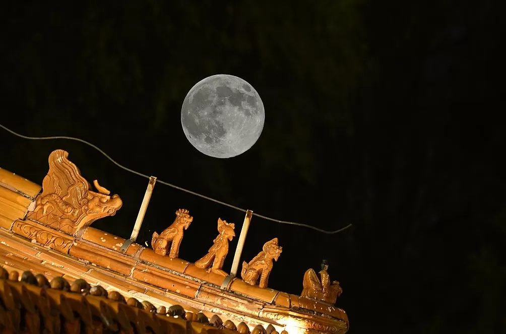 城事|超惊艳!全球美图:35.7万公里外“超级月亮”-第8张图片- 城事|超惊艳!全球美图:35.7万公里外“超级月亮”-第8张图片-