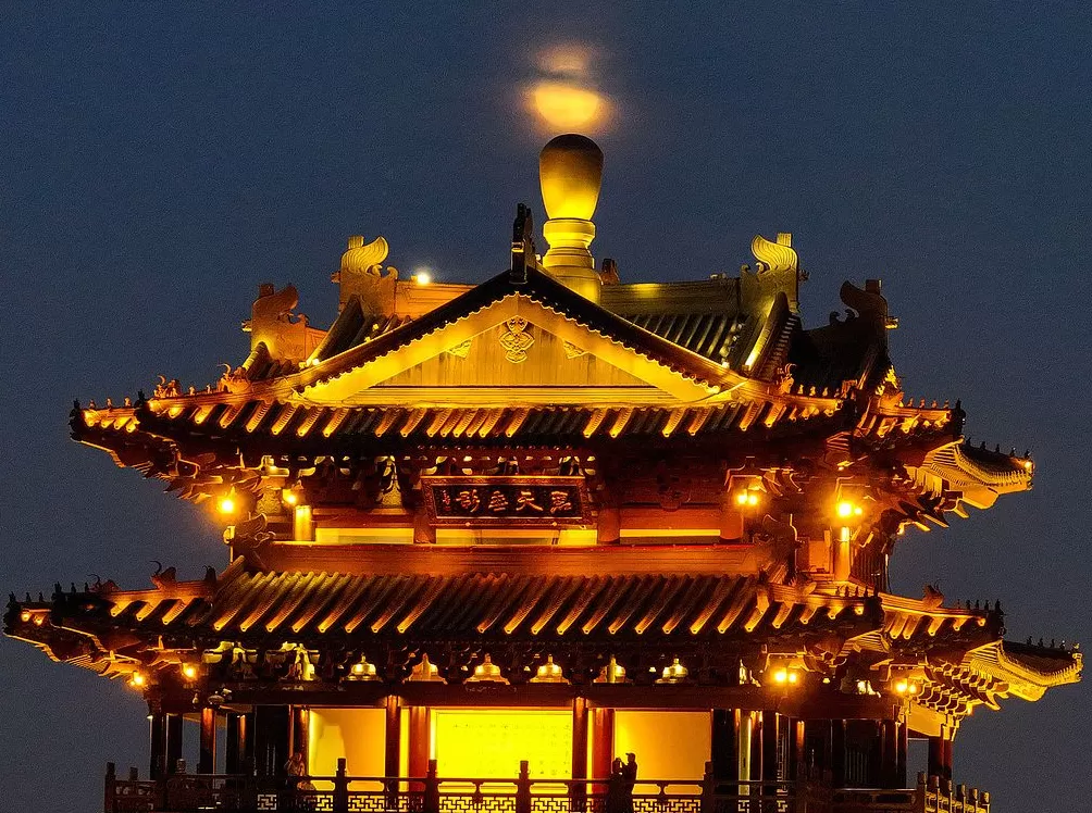 城事|超惊艳!全球美图:35.7万公里外“超级月亮”-第10张图片- 城事|超惊艳!全球美图:35.7万公里外“超级月亮”-第10张图片-