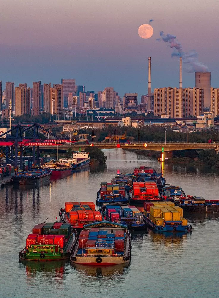 城事|超惊艳!全球美图:35.7万公里外“超级月亮”-第13张图片- 城事|超惊艳!全球美图:35.7万公里外“超级月亮”-第13张图片-