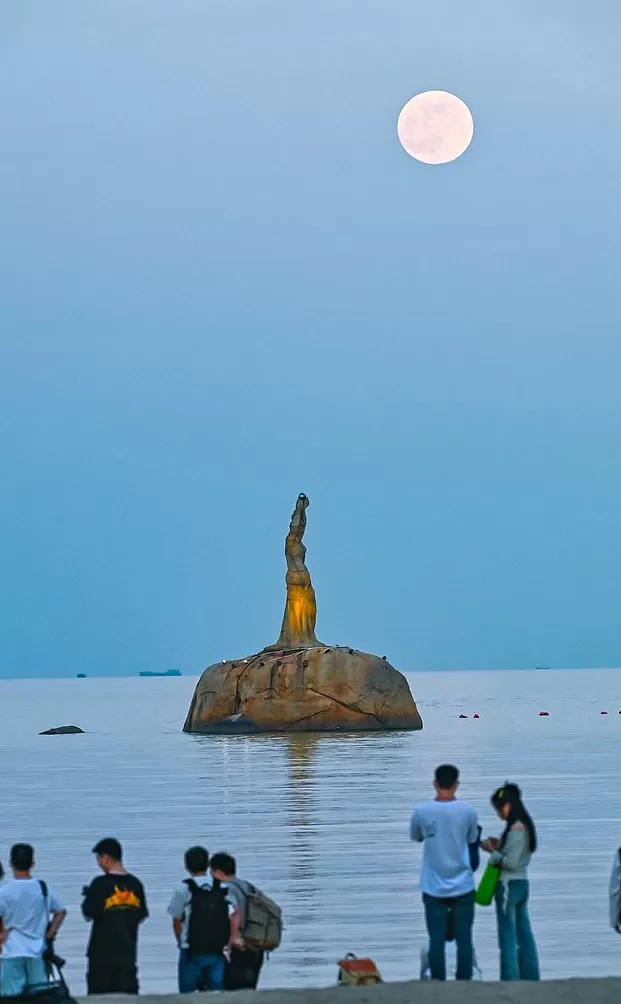 城事|超惊艳!全球美图:35.7万公里外“超级月亮”-第14张图片- 城事|超惊艳!全球美图:35.7万公里外“超级月亮”-第14张图片-