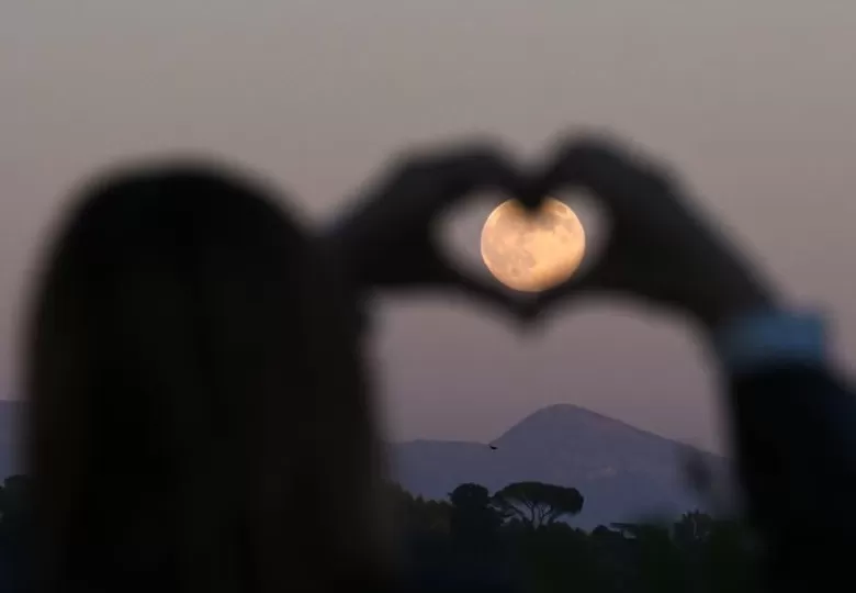 城事|超惊艳!全球美图:35.7万公里外“超级月亮”-第15张图片- 城事|超惊艳!全球美图:35.7万公里外“超级月亮”-第15张图片-