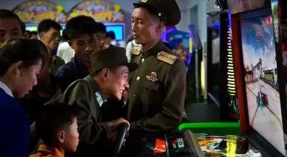 朝鲜网吧开业人满为患,都能玩什么游戏?打使命召唤?-第34张图片- 朝鲜网吧开业人满为患,都能玩什么游戏?打使命召唤?-第34张图片-