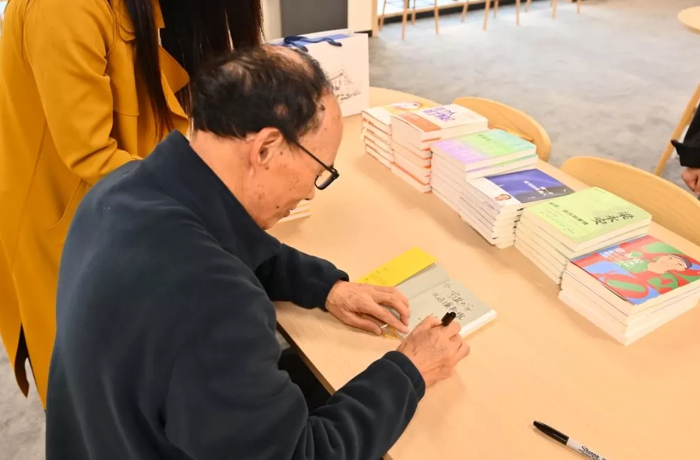 梁永安做客“名家有约”讲堂:与经典同行,在时代变迁中找到属于自己的恒心与热爱-第2张图片- 梁永安做客“名家有约”讲堂:与经典同行,在时代变迁中找到属于自己的恒心与热爱-第2张图片-