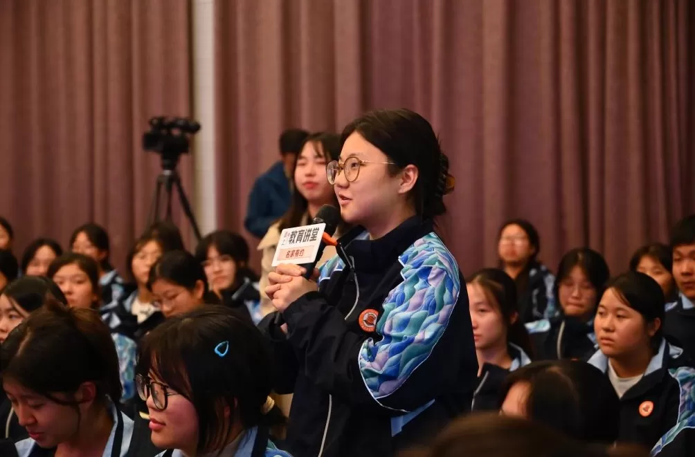 梁永安做客“名家有约”讲堂:与经典同行,在时代变迁中找到属于自己的恒心与热爱-第4张图片- 梁永安做客“名家有约”讲堂:与经典同行,在时代变迁中找到属于自己的恒心与热爱-第4张图片-