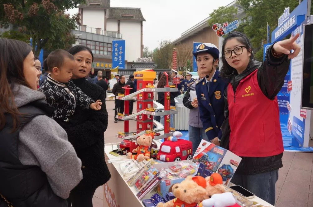 四川2025年消防宣传月活动走进乡村:围绕“安全用火用电”主题-第1张图片- 四川2025年消防宣传月活动走进乡村:围绕“安全用火用电”主题-第1张图片-