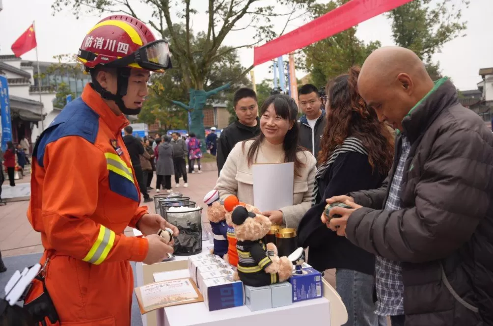 四川2025年消防宣传月活动走进乡村:围绕“安全用火用电”主题-第3张图片- 四川2025年消防宣传月活动走进乡村:围绕“安全用火用电”主题-第3张图片-