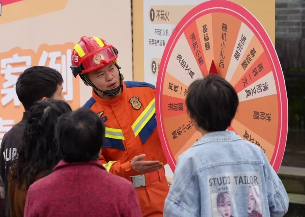 四川2025年消防宣传月活动走进乡村:围绕“安全用火用电”主题-第2张图片- 四川2025年消防宣传月活动走进乡村:围绕“安全用火用电”主题-第2张图片-