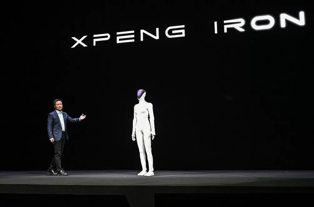 何小鹏:人形机器人明年底量产,软硬件标准要符合甚至超过“车规”-第1张图片- 何小鹏:人形机器人明年底量产,软硬件标准要符合甚至超过“车规”-第1张图片-