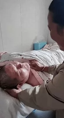 十年守护,“岛城最美母亲”用爱唤醒“植物人”侄子-第1张图片- 十年守护,“岛城最美母亲”用爱唤醒“植物人”侄子-第1张图片-