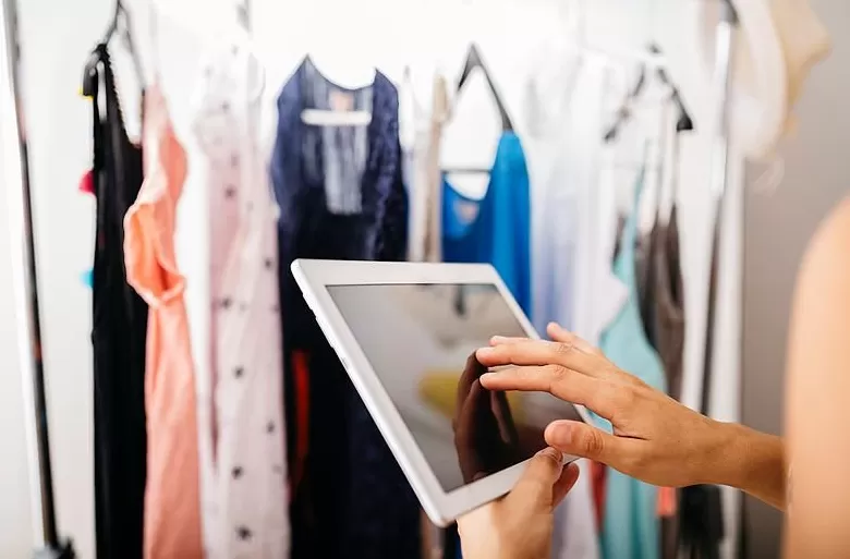 巨型吊牌能否整治“穿完就退”?网购退货乱象倒逼商家出奇招-第1张图片- 巨型吊牌能否整治“穿完就退”?网购退货乱象倒逼商家出奇招-第1张图片-