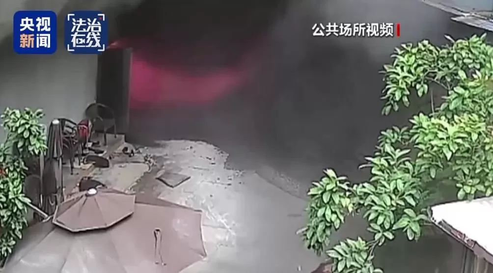 央视披露四川自贡九鼎大楼重大火灾致16人遇难、39人受伤事故-第11张图片- 央视披露四川自贡九鼎大楼重大火灾致16人遇难、39人受伤事故-第11张图片-