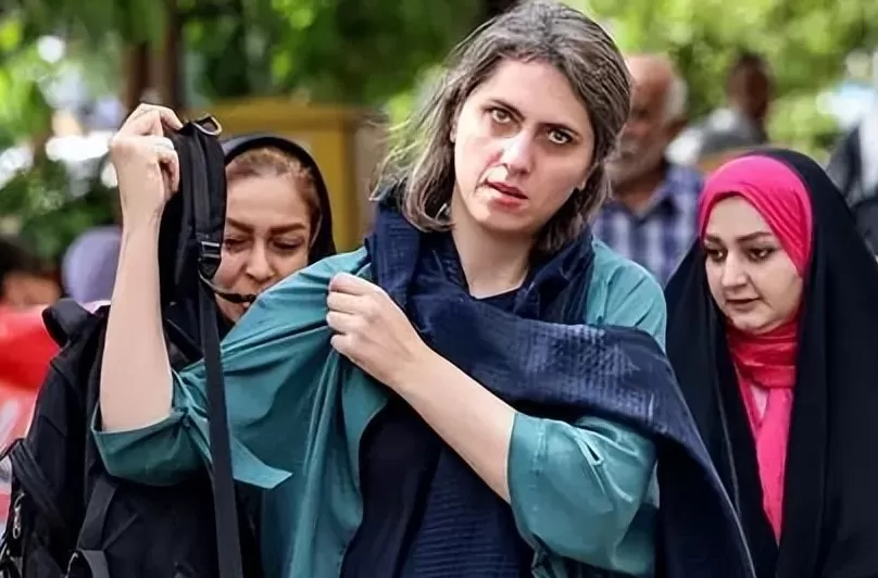 伊朗女性可以不戴头巾了?教士们突然想开了还是被迫妥协?-第3张图片- 伊朗女性可以不戴头巾了?教士们突然想开了还是被迫妥协?-第3张图片-