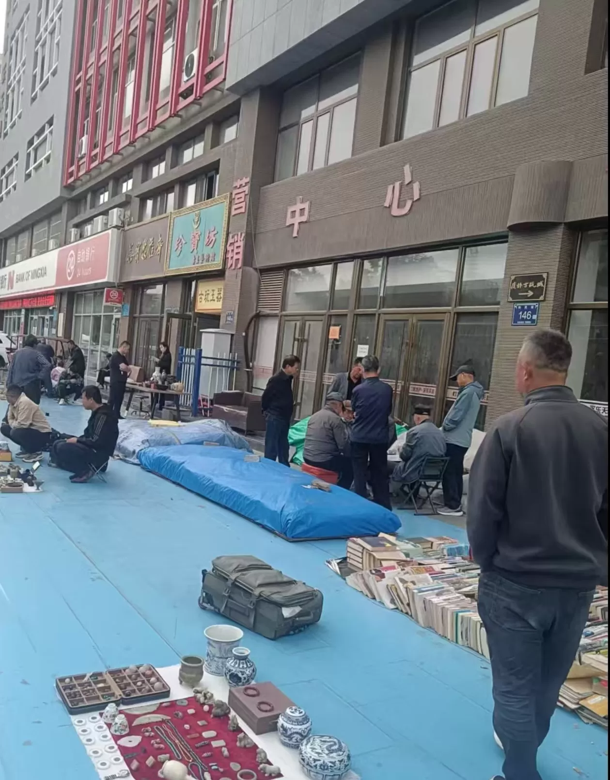 “宁夏最大古玩字画市场”烂尾背后:公然出售法院查封的商铺,众多买铺者遭遇维权难-第2张图片- “宁夏最大古玩字画市场”烂尾背后:公然出售法院查封的商铺,众多买铺者遭遇维权难-第2张图片-