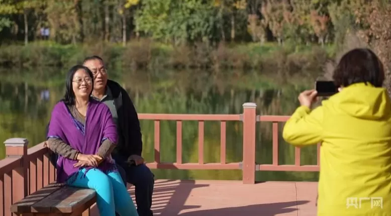 【人民城市·温情中国】边疆“绣”绿洲文“润”细无声-第3张图片- 【人民城市·温情中国】边疆“绣”绿洲文“润”细无声-第3张图片-