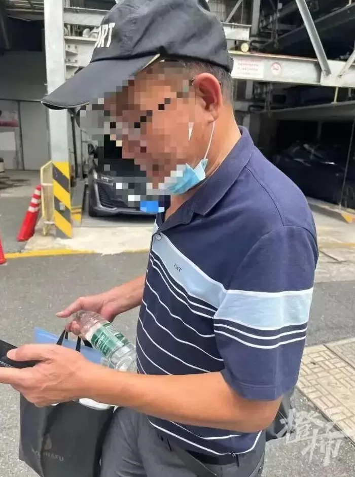 广东保安和AI深聊6个月,约在公园大榕树下“授权签约”自创“诗词”遭爽约!坐火车到杭州讨说法-第1张图片- 广东保安和AI深聊6个月,约在公园大榕树下“授权签约”自创“诗词”遭爽约!坐火车到杭州讨说法-第1张图片-