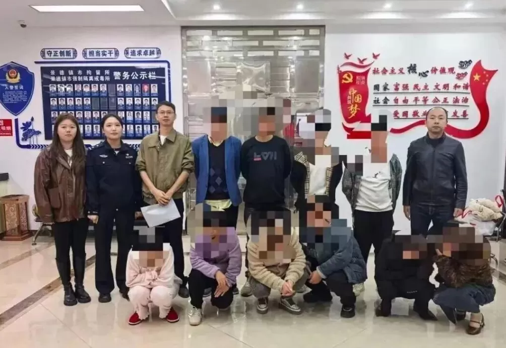 将赌场开设在墓地附近,以“九点半天庄”的形式引人参与,还负责专车接送,江西警方回应-第1张图片- 将赌场开设在墓地附近,以“九点半天庄”的形式引人参与,还负责专车接送,江西警方回应-第1张图片-