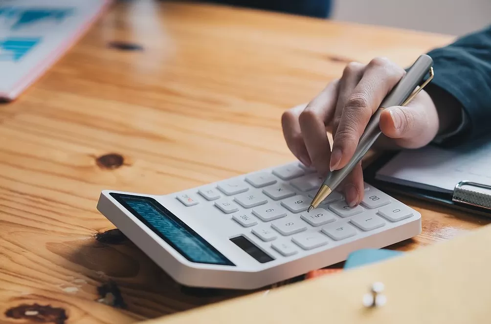 东方甄选股价跌超6%,俞敏洪确认前CEO孙东旭离职-第1张图片- 东方甄选股价跌超6%,俞敏洪确认前CEO孙东旭离职-第1张图片-