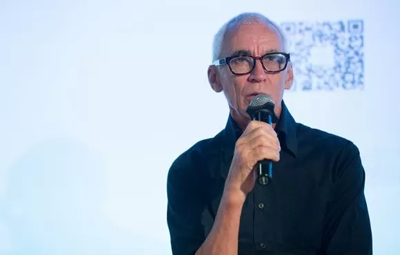 新西兰导演李·塔玛霍瑞去世,曾执导《007之择日而亡》-第2张图片- 新西兰导演李·塔玛霍瑞去世,曾执导《007之择日而亡》-第2张图片-