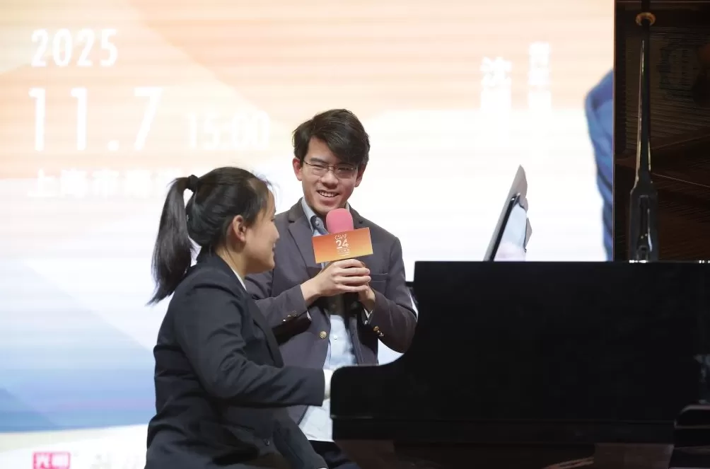 在南洋模范中学，沈靖韬向中学生分享黑白琴键上的“无界人生”-第2张图片-