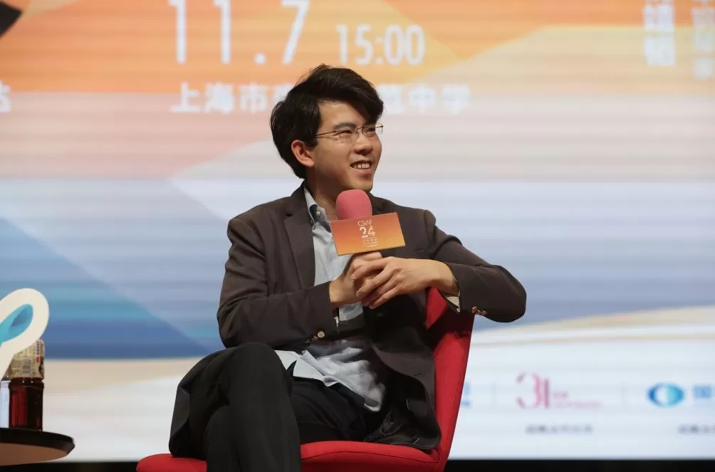 在南洋模范中学，沈靖韬向中学生分享黑白琴键上的“无界人生”-第3张图片-