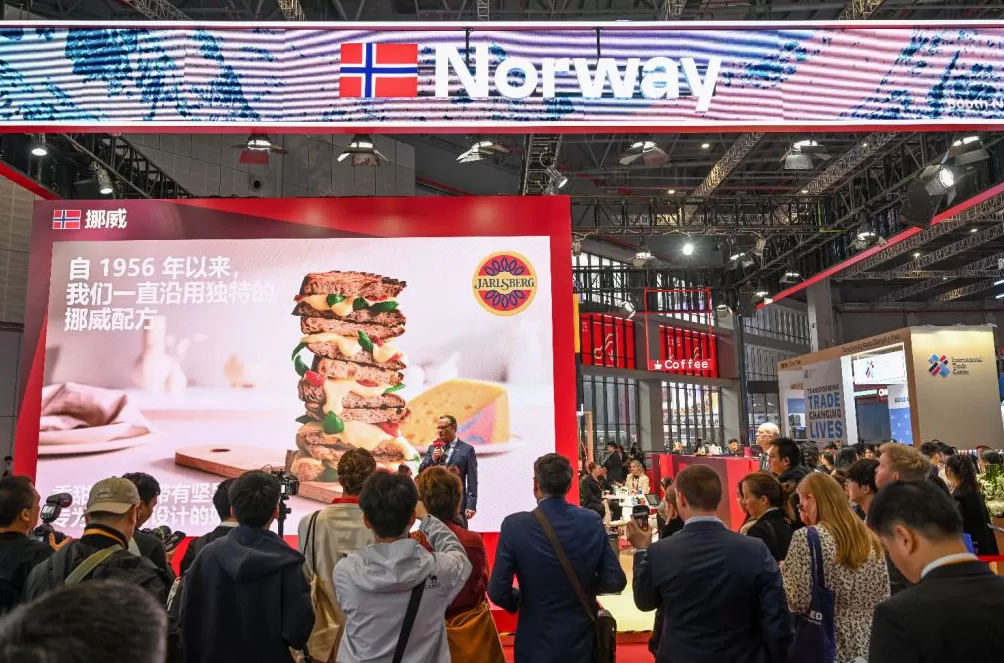 进博直击｜挪威棕色奶酪获准出口中国，国务秘书现场“练摊”-第4张图片-