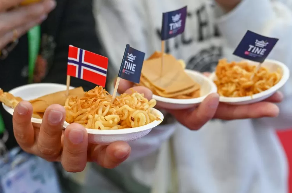 进博直击｜挪威棕色奶酪获准出口中国，国务秘书现场“练摊”-第8张图片-