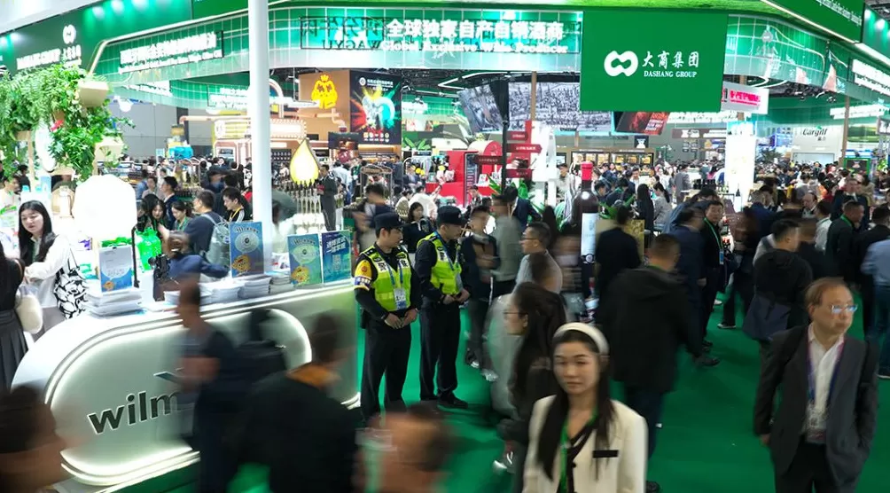 第八届进博会今迎首个社会观众日,警方多举措保障馆内及周边通行-第1张图片- 第八届进博会今迎首个社会观众日,警方多举措保障馆内及周边通行-第1张图片-