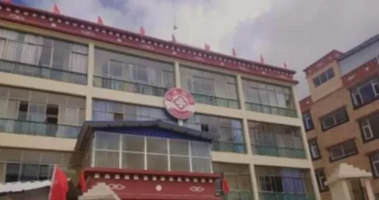 女子引产遭拒、诞下女婴被医生违规抱养,迪庆州卫健委:还在调查了解-第1张图片- 女子引产遭拒、诞下女婴被医生违规抱养,迪庆州卫健委:还在调查了解-第1张图片-