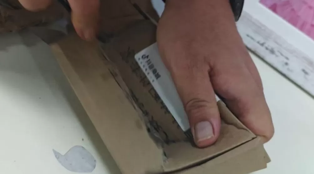 这种“蝴蝶刀”玩具正风靡校园,实测发现很危险-第11张图片- 这种“蝴蝶刀”玩具正风靡校园,实测发现很危险-第11张图片-