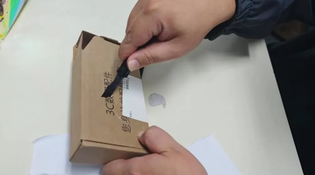 这种“蝴蝶刀”玩具正风靡校园,实测发现很危险-第10张图片- 这种“蝴蝶刀”玩具正风靡校园,实测发现很危险-第10张图片-