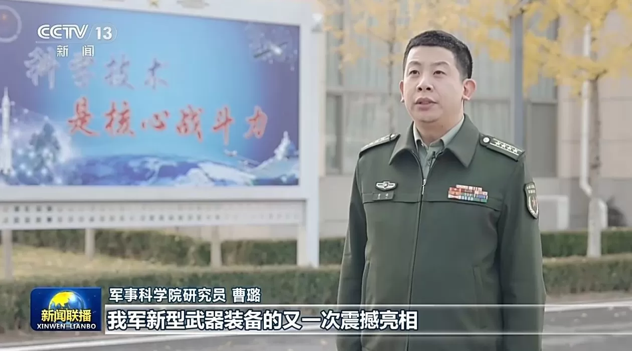 视频丨习近平主席出席福建舰入列授旗仪式并登舰视察引发热烈反响-第5张图片-