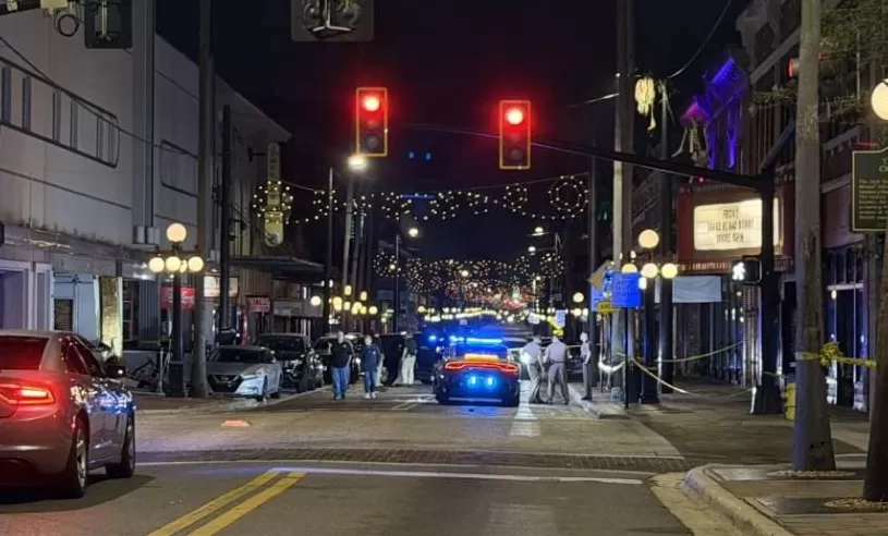 美国佛州一车辆高速冲撞行人已致4死11伤-第1张图片- 美国佛州一车辆高速冲撞行人已致4死11伤-第1张图片-