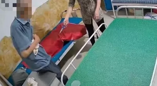 老人不“听话”就用剪刀扎？黑龙江一托老所因“虐老事件”被停业-第1张图片-